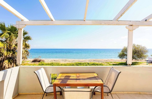Pylos-Nestoras Apartment | Beachfront Nest Memi, Koroni-Seaheaven House B1