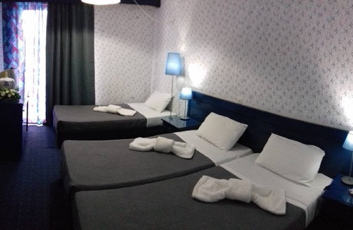 Agia Marina Hotel | Beachfront Triple Room- Argo Seaside Stays