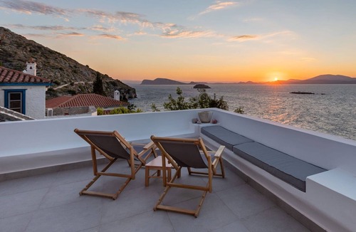 idhra Villa | Beachfront Villa Ondyrelis, Divine Sea Views, Furnished Terrace, Hydra