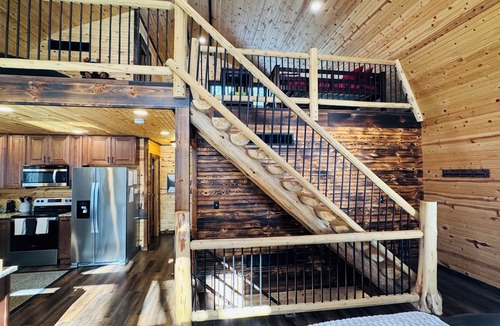 Rockbridge Cabin | Beautiful Cabin on 20 Acres in Hocking Hills Ohio - Early Bird Discounts!