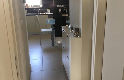 Saronida Apartment | Beautiful holiday home only 100m from the sea!