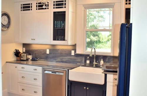 Fifth Ward House | Beautiful, updated 3 bedroom home with parking for 6 cars in downtown Newport