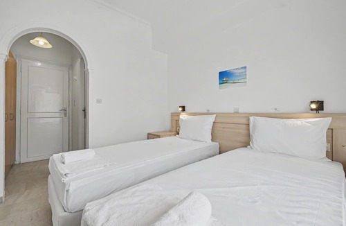 Kavos Bed & Breakfast | Bed and Breakfast 'The Kavos Sandy Inn-Double Room' with Shared Pool, Wi-Fi and Air Conditioning