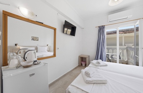 Kavos Bed & Breakfast | Bed and Breakfast 'The Kavos Sandy Inn-Double Room' with Shared Pool, Wi-Fi and Air Conditioning