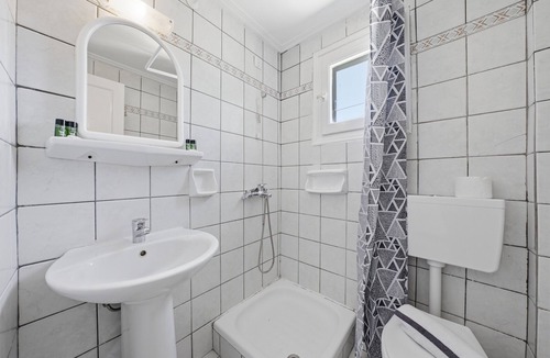 Kavos Bed & Breakfast | Bed and Breakfast The Kavos Sandy Inn – Quadruple Room with Shared Pool, Wi-Fi, and Air Conditioning
