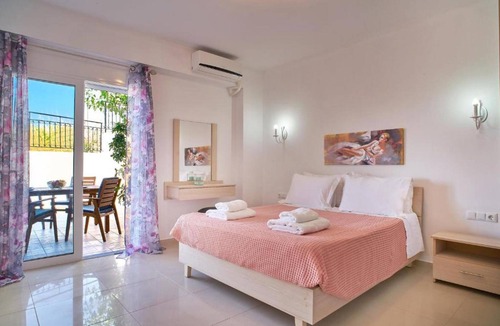Kavallos Villa | Best Family Friendly Villa near Lake Kournas!