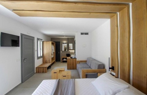 Kini House | BH835 - C - Suite Syros