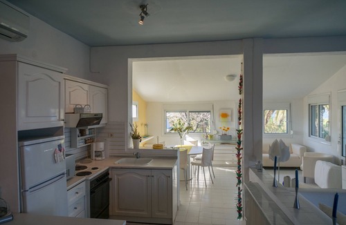 Pallini Apartment | Blue Horizon 2 by JJ Hospitality