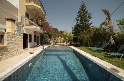 Pitsidia Apartment | BODIKOS HOUSE WITH POOL