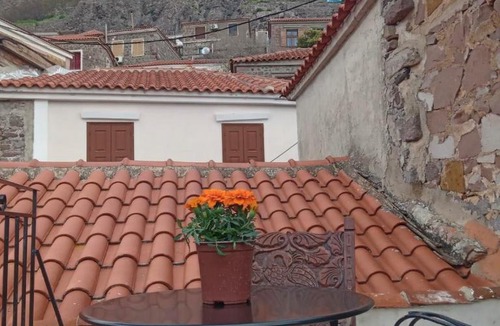 Mithimna Apartment | Bright Home in Historic Mithymna