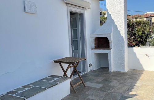 Hydra House | BRIGITTE GUESTHOUSE