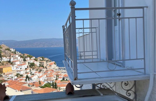 Hydra House | BRIGITTE GUESTHOUSE