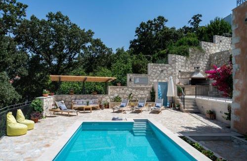 Armenoi House | Butterfly, a historical villa with pool & hot tub!