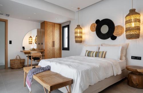 Plaka Villa | C and G VILLAS
