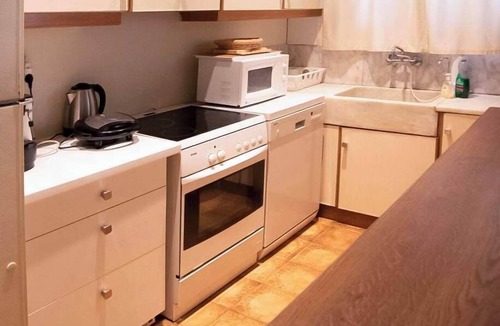 Ayioi Asomatoi House | Cambara Garden Oasis in Aegina, BBQ & Privé Parking