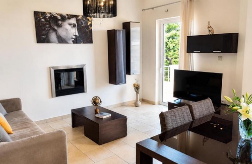 Korinthos Apartment | Canvas Nest Corinth- Sea & City View