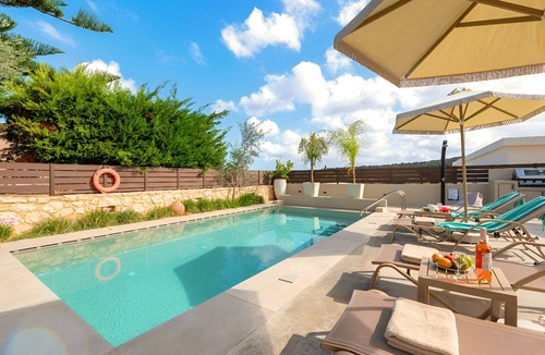 Skouloufia House | Capaka Villa Privater Pool by Interhome