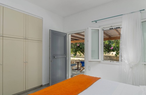 Zefiria Apartment | Casa Meltemi Milos an oasis of peace a stone's throw from the beaches!