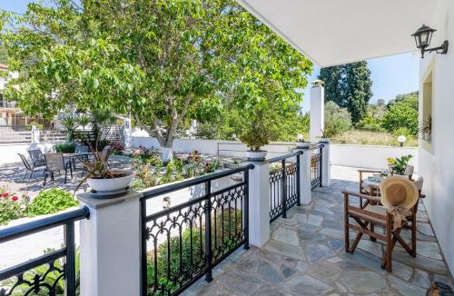 Stafylos Apartment | Casa Mia Skopelos - Spacious 3-Bedroom House near Stafylos Beach