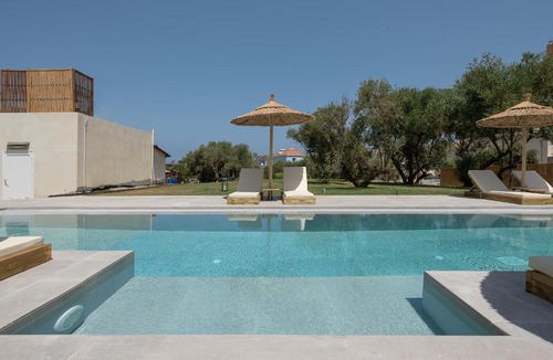 Agia Marina Hotel | Casa Nostos