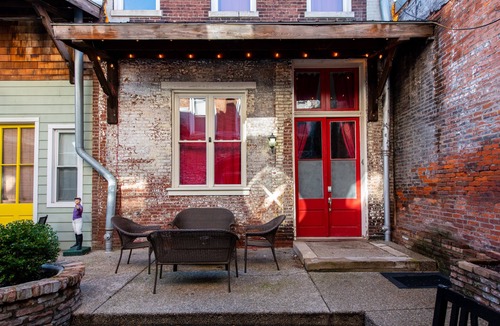 Downtown Louisville Condo | Casa Omara ~ Heart of Downtown/Nulu! ~ 3 King Beds