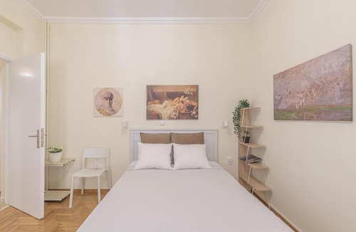 Ilisia Apartment | Central Cosy quite 28sm 5th floor balcony over garden 500m Metro Evangelismos
