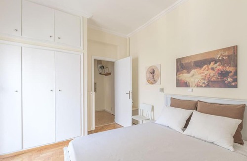 Ilisia Apartment | Central Cosy quite 28sm 5th floor balcony over garden 500m Metro Evangelismos