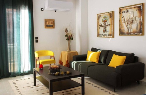 Zavlani Apartment | Central Old Town Stay - Bright & Fully Equipped