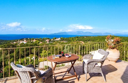 Fiskardo Villa | Charming House with Sea Views and Sunset Outlook near Fiskardo