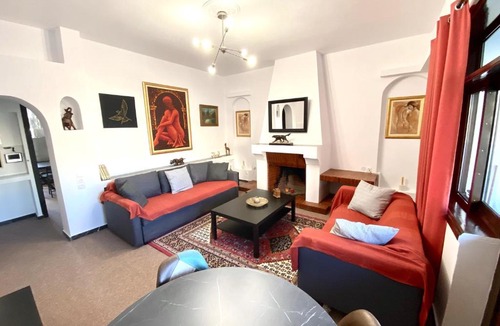 Marousi Apartment | Classic 2 Bedroom Apartment Next to Metro - Marousi