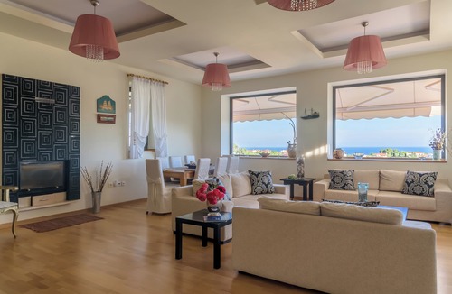 Makri Villa | COMFORTABLE AND SUNNY VILLA WITH A WONDERFUL VIEW.
