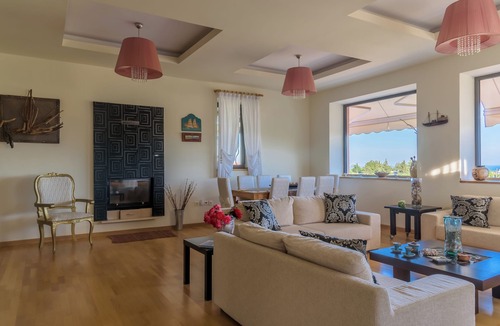 Makri Villa | COMFORTABLE AND SUNNY VILLA WITH A WONDERFUL VIEW.