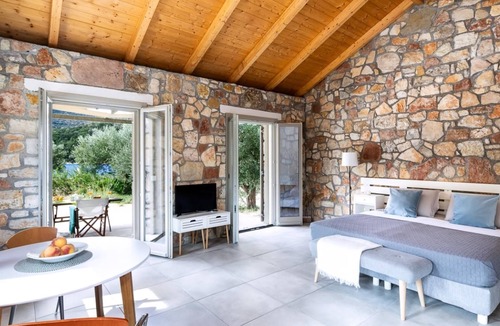 Ithaki Villa | Contemporary Beachfront Studio-House near Vathy with Direct Beach Access