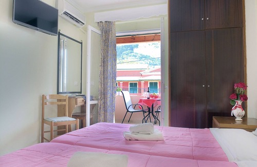 Agios Gordios Apartment | Corfu Delphi Studio 1 street side