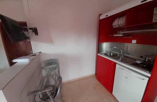 Kavos Apartment | Corfu Frodo Studios, Steps Away from the beach