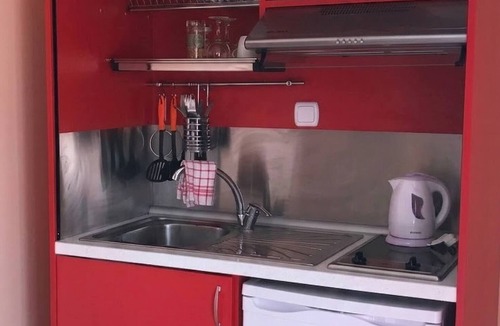 Kavos Apartment | Corfu Frodo Studios, Steps Away from the beach