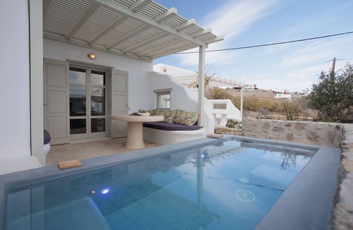 Ornos House | Cosy Villa close to the beach with a small private pool.