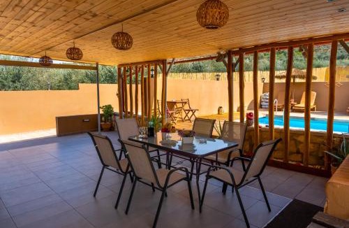 Finikia House | Countryhouse Villa with pool & private parking