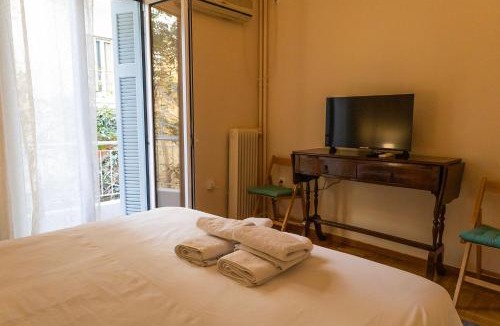 Goudi Apartment | Cozy Athens Hideaway Pontou Street