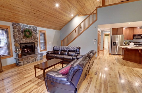 Detroit Cabin | Cozy Detroit Cabin