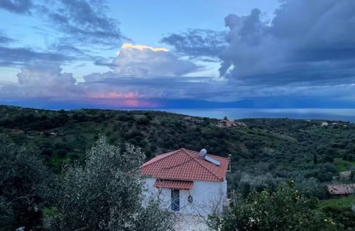 Vasilitsion Cottage | Cozy Garden Cottage With Stunning Sea Views