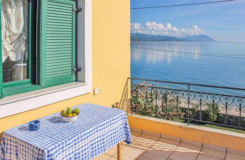Ilia House | Cozy home in Loutra Aidipsou with WiFi
