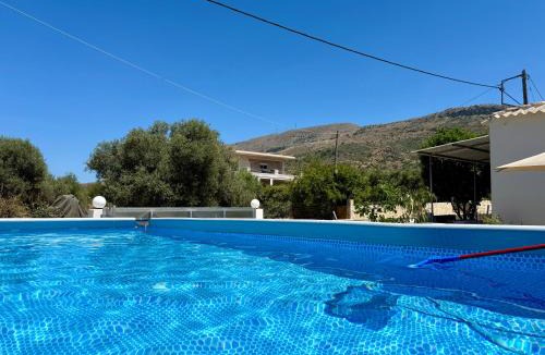 Katochori House | Cretan Blue Bungalow Chania