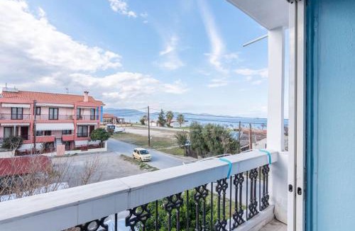 Ierissos Apartment | Cycladic flat with sea view and BBQ grill