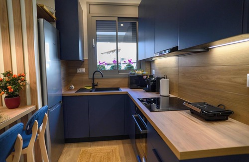Petralona Apartment | Daisy's Deluxe Athenian 2bedroom by MPS