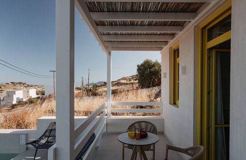 Psathi House | Deluxe Suite 2 with Shared Pool and Seaview