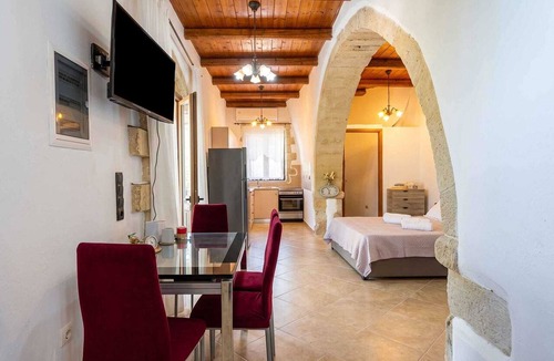 Georgioupolis Apartment | Despina Jacuzzi Studio - Walk to Lake Kournas