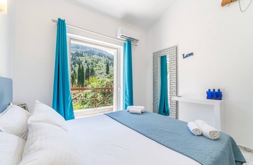 Agios Gordios Apartment | Doliva John Apartment with Private Jacuzzi, Mountain View and Air Conditioning