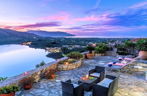 Kavallos House | Du Lac Omega Villa Privater Pool by Interhome