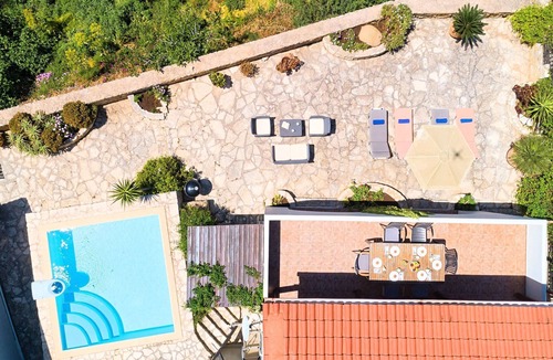 Kavallos House | Du Lac Omega Villa Privater Pool by Interhome